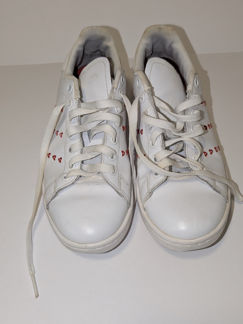 Adidas Stan Smith Heart Edition – Women’s 5.5 (Fit Like 7) – White/Red